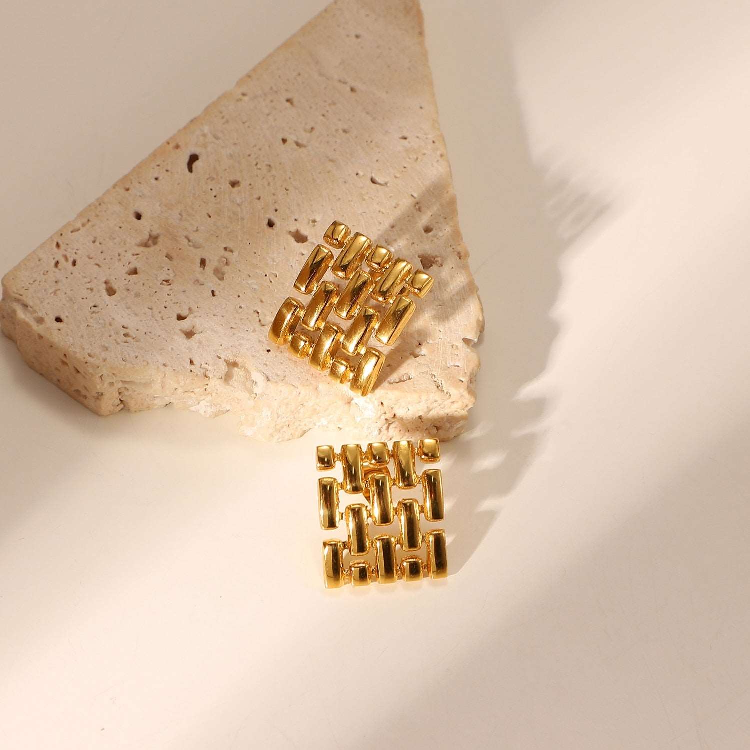 18K Gold Plated Hollow Weave Stud Earring Classic Stainless Steel Hollow Square Stud Earrings for Women Jewelry Party Gift