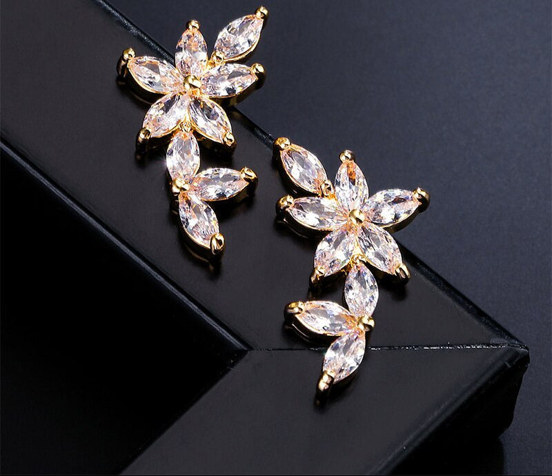 Woman Cubic Zircon Crystal Flower Stud Earrings